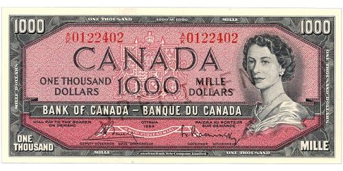Bank note, pink, a frame of geometric patterns, a young woman with curly hair and a pearl necklace: Queen Elizabeth II.