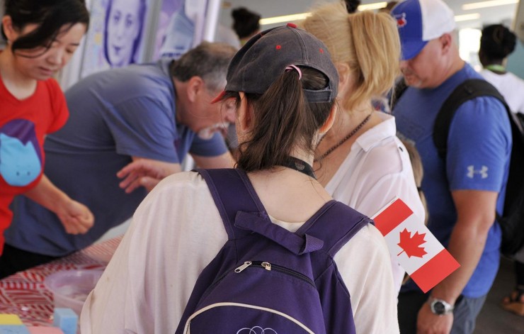 crowd, Canada flag, Museum