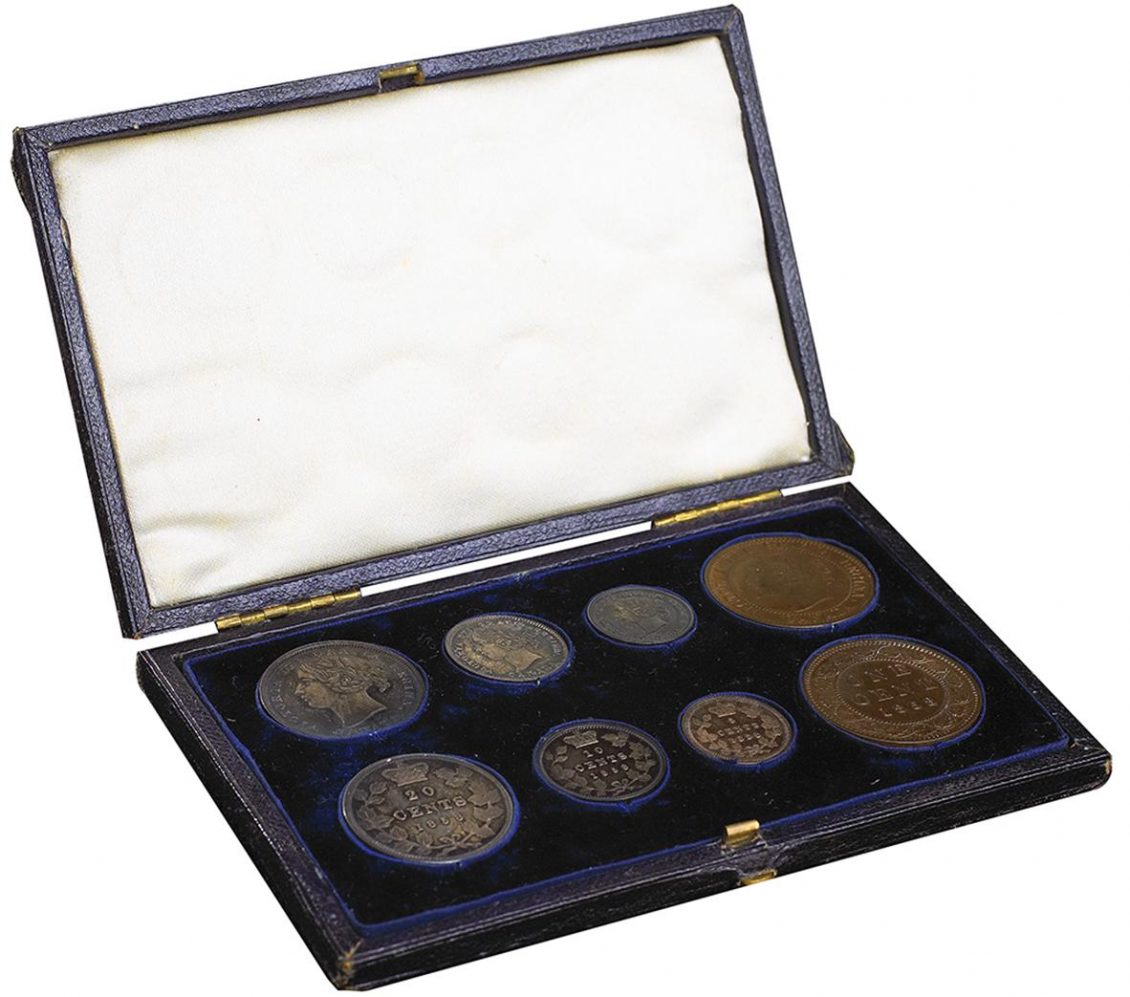 Presentation case, flat, velvet lined with 8 old, tarnished coins.